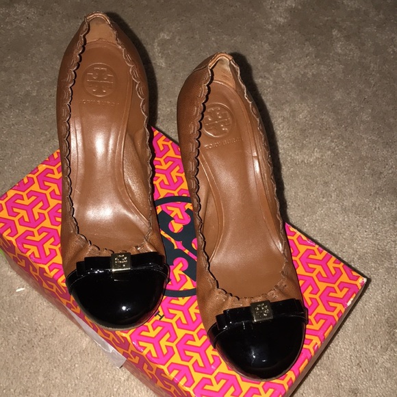 Read description-Tory Burch Romy Mid-Heel Almond & Black Heels Size 9.5 - Picture 10 of 10
